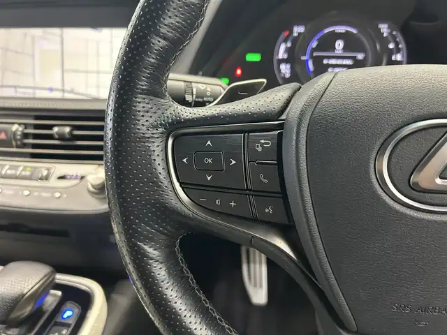 レクサス ＬＳ 500h Fスポーツ 鹿児島県 2018(平30)年 10.3万km ホワイトノーヴァガラスフレーク 禁煙車　/純正ナビ/(フルセグTV/Bluetooth/CD/DVD)/全方位カメラ/前後ドライブレコーダー　/パドルシフト　/全席シートヒーター/フルセグＴＶ　/ヘッドアップディスプレイ　/前後コーナーセンサー　/前席28way調整式パワーシート　/本革シート　/純正アルミホイール/ステアリングヒーター/純正ビルドインETC/100V充電/オートブレーキホールド/ドアバイザー/純正フロアマット/純正アルミホイール