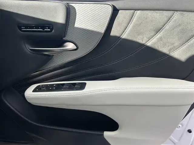 レクサス ＬＳ 500h Fスポーツ 鹿児島県 2018(平30)年 10.3万km ホワイトノーヴァガラスフレーク 禁煙車　/純正ナビ/(フルセグTV/Bluetooth/CD/DVD)/全方位カメラ/前後ドライブレコーダー　/パドルシフト　/全席シートヒーター/フルセグＴＶ　/ヘッドアップディスプレイ　/前後コーナーセンサー　/前席28way調整式パワーシート　/本革シート　/純正アルミホイール/ステアリングヒーター/純正ビルドインETC/100V充電/オートブレーキホールド/ドアバイザー/純正フロアマット/純正アルミホイール