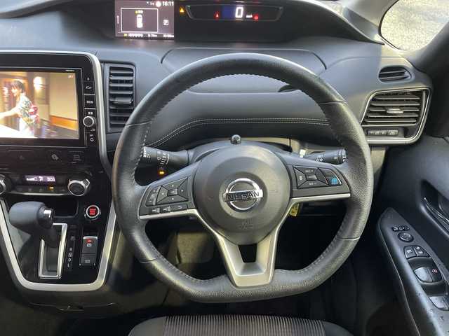 日産 セレナ ハイウェイスターVセレクションⅡ 新潟県 2018(平30)年 5.4万km マルーンレッド 2トーン ワンオーナー/純正9インチナビ(MM518D-L)/（CD/DVD/Bluetooth/Blu-ray/SD)/フルセグTV/プロパイロット/全方位カメラ/フリップダウンモニター/衝突軽減ブレーキ/レーダークルーズコントロール/レーンキープアシスト/コーナーセンサー/インテリジェントルームミラー/ビルトインETC/純正ドライブレコーダー/両側パワースライドドア/純正16インチアルミホイール/スマートキー/スペアキー1本/プッシュスタート/LEDヘッドライト/オートライト/純正フロアマット/横滑り防止装置/取扱説明書/保証書