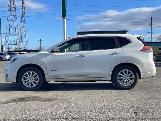 日産 エクストレイル モード・プレミア オーテック30th 道央・札幌 2016(平28)年 13.6万km ブリリアントホワイトパール ４WD/純正メーカーナビ/CD/DVD/BT/フルセグ/エマージェンシーブレーキ/横滑り防止装置/クルーズコントロール/レーンキープアシスト/パーキングアシスト/ヒルディセントコントロール/クリアランスソナー/アラウンドビューモニター/ビルトインETC/ドライブレコーダー/ECOMODE/パワーバックドア/前席シートヒーター/レザーシート/革巻きステアリング/ステアリングリモコン/プッシュスタート/スマートキー/LEDヘッドライト/オートライト/フォグランプ/電動格納ミラー/ヒーテッドドアミラー/ウィンカーミラー/純正フロアマット/ドアバイザー/スペアキー/純正フロアマット/純正AW付夏タイヤ積込/225/60/R16/2022年/山6mm