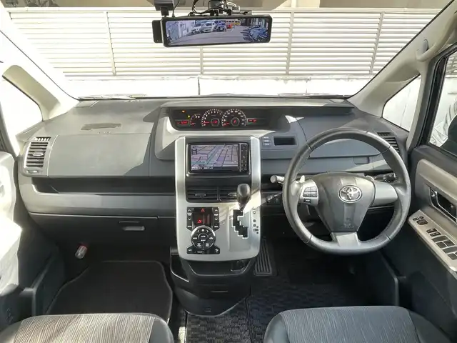 トヨタ ヴォクシー ZS 煌 大阪府 2010(平22)年 5.3万km ブラック ワンオーナー/禁煙車/純正ナビ【NHZN-W60G】/　フルセグTV/Bluetooth/CD/DVD/FM/AM/AUX/バックカメラ/10.2インチALPINE後席モニター【TMX-R2200】/デジタルインナーミラー型ドライブレコーダー【DMDR-28】/ドライブレコーダー【NX-DR200S】/ETC/パドルシフト/ステアリングスイッチ/革巻きステアリング/HIDヘッドライト/フォグランプ/ウィンカーミラー/スペアキー/記録簿：H25/26/27/29/R1/2年分あり