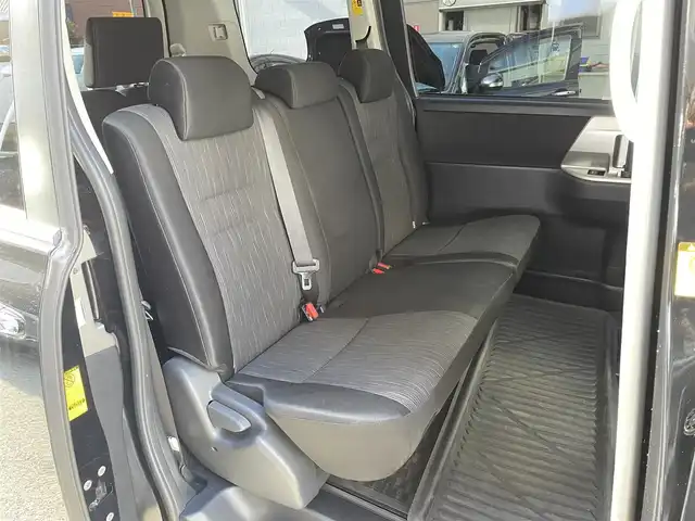 トヨタ ヴォクシー ZS 煌 大阪府 2010(平22)年 5.3万km ブラック ワンオーナー/禁煙車/純正ナビ【NHZN-W60G】/　フルセグTV/Bluetooth/CD/DVD/FM/AM/AUX/バックカメラ/10.2インチALPINE後席モニター【TMX-R2200】/デジタルインナーミラー型ドライブレコーダー【DMDR-28】/ドライブレコーダー【NX-DR200S】/ETC/パドルシフト/ステアリングスイッチ/革巻きステアリング/HIDヘッドライト/フォグランプ/ウィンカーミラー/スペアキー/記録簿：H25/26/27/29/R1/2年分あり