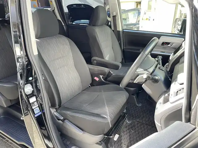 トヨタ ヴォクシー ZS 煌 大阪府 2010(平22)年 5.3万km ブラック ワンオーナー/禁煙車/純正ナビ【NHZN-W60G】/　フルセグTV/Bluetooth/CD/DVD/FM/AM/AUX/バックカメラ/10.2インチALPINE後席モニター【TMX-R2200】/デジタルインナーミラー型ドライブレコーダー【DMDR-28】/ドライブレコーダー【NX-DR200S】/ETC/パドルシフト/ステアリングスイッチ/革巻きステアリング/HIDヘッドライト/フォグランプ/ウィンカーミラー/スペアキー/記録簿：H25/26/27/29/R1/2年分あり