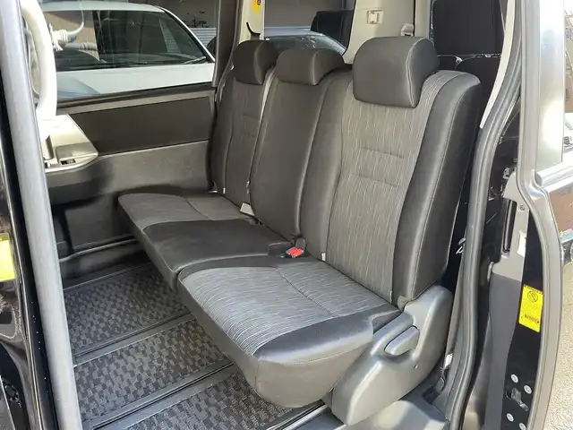 トヨタ ヴォクシー ZS 煌 大阪府 2010(平22)年 5.3万km ブラック ワンオーナー/禁煙車/純正ナビ【NHZN-W60G】/　フルセグTV/Bluetooth/CD/DVD/FM/AM/AUX/バックカメラ/10.2インチALPINE後席モニター【TMX-R2200】/デジタルインナーミラー型ドライブレコーダー【DMDR-28】/ドライブレコーダー【NX-DR200S】/ETC/パドルシフト/ステアリングスイッチ/革巻きステアリング/HIDヘッドライト/フォグランプ/ウィンカーミラー/スペアキー/記録簿：H25/26/27/29/R1/2年分あり