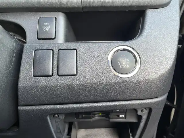 トヨタ ヴォクシー ZS 煌 大阪府 2010(平22)年 5.3万km ブラック ワンオーナー/禁煙車/純正ナビ【NHZN-W60G】/　フルセグTV/Bluetooth/CD/DVD/FM/AM/AUX/バックカメラ/10.2インチALPINE後席モニター【TMX-R2200】/デジタルインナーミラー型ドライブレコーダー【DMDR-28】/ドライブレコーダー【NX-DR200S】/ETC/パドルシフト/ステアリングスイッチ/革巻きステアリング/HIDヘッドライト/フォグランプ/ウィンカーミラー/スペアキー/記録簿：H25/26/27/29/R1/2年分あり