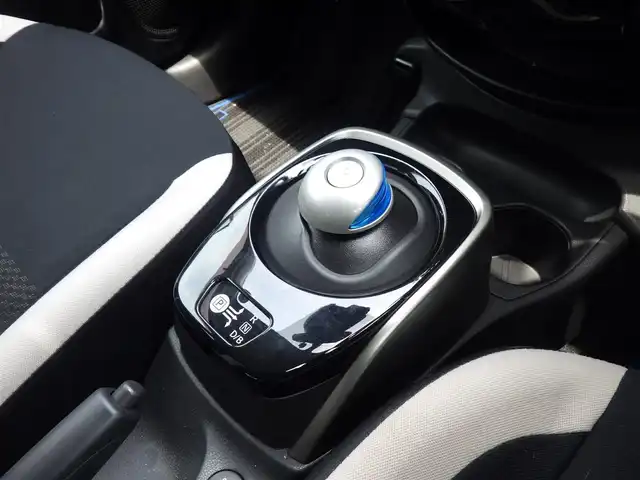日産 ノート e－パワー X 千葉県 2017(平29)年 5.7万km ブリリアントホワイトパール エマージェンシーブレーキ/インテリジェントルームミラー/アイドリングストップ/純正SDナビ/地デジTV/【DVD/CD再生可】bluetooth/アラウンドビューモニター/ドライブレコーダー/ETC/LEDヘッドライト/ウインカーミラー/コーナーセンサー/ステアリングスイッチ/インテリジェントキー