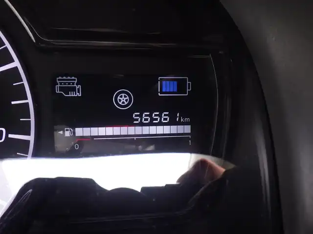 日産 ノート e－パワー X 千葉県 2017(平29)年 5.7万km ブリリアントホワイトパール エマージェンシーブレーキ/インテリジェントルームミラー/アイドリングストップ/純正SDナビ/地デジTV/【DVD/CD再生可】bluetooth/アラウンドビューモニター/ドライブレコーダー/ETC/LEDヘッドライト/ウインカーミラー/コーナーセンサー/ステアリングスイッチ/インテリジェントキー