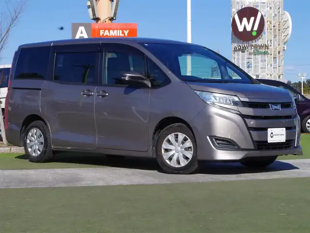 トヨタ ノア X 千葉県 2017(平29)年 6.2万km アバンギャルドブロンズメタリック Toyota Safety Sense/・プリクラッシュセーフティ/・レーンディパーチャーアラート/・オートハイビーム/クルーズコントロール/両側パワースライドドア/純正SDナビ/ワンセグTV/【DVD/CD再生機能　Bluetooth接続】/バックカメラ/ドライブレコーダー/ETC/LEDヘッドライト/ウインカーミラー/スマートキー