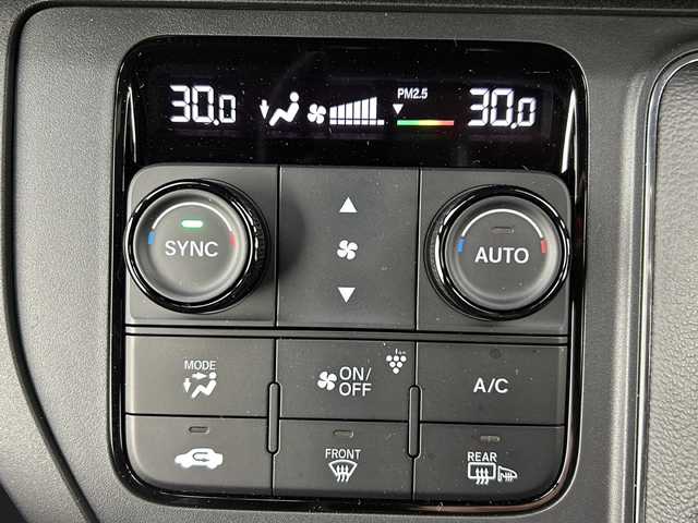 ホンダ ステップワゴン スパーダ eHEV 愛知県 2022(令4)年 3.1万km プラチナホワイトパール Honda SENSING/・衝突軽減ブレーキ/・アダプティブクルーズコントロール/・車線維持支援システム/・ブラインドスポットインフォメーション/・パーキングセンサーシステム/・オートハイビーム/純正11.4インチナビ/・CD.DVD.USB.BT/フルセグTV/バックカメラ/両側パワースライドドア/パワーバックドア/ハーフレザーシート/前席シートヒーター/シーケンシャルランプ/LEDヘッドライト/LEDフォグランプ/パドルシフト/ビルトインETC/純正ドラレコ（F）/横滑り防止/プッシュスタート/スマートキー/純正16インチAW/純正フロアマット/ロールサンシェード/シートバックテーブル/シート背面USB