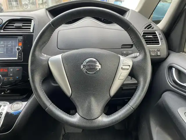 日産 セレナ ハイウェイスター Sハイブリッド 岐阜県 2014(平26)年 7.3万km ブルームーンホワイトP (株)IDOMが運営する【じしゃロン多治見店】の自社ローン専用車両になります。こちらは現金またはオートローンご利用時の価格です。自社ローンご希望の方は別途その旨お申付け下さい。/ディーラーオプションナビ/　（Bluetooth/DVD/フルセグ）/クルーズコントロール/両側パワースライドドア/エマージェンシーブレーキ/レーンキープアシスト/純正フリップダウンモニター/ETC/オートライト/フォグランプ