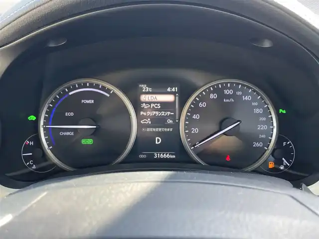 レクサス ＮＸ 300h Iパッケージ 滋賀県 2018(平30)年 3.2万km ソニックチタニウム 純正ナビ/・Bluetooth/・フルセグ/・CD/DVD/パノラミックビューモニター/革巻きステアリング/ステアリングリモコン/パドルシフト/ステアリングヒーター/ETC/レーダークルーズコントロール/ホワイトレザーシート/前席シートヒーター/前席パワーシート/パワーバックドア/オートブレーキホールド/オートリトラミラー/ドアミラーヒーター/オートハイビーム/三眼LEDヘッドライト/フォグライト/レクサスセーフティ/・レーンディパーチャーアラート/・プリクラッシュセーフティ/・クリアランスソナー/スペアキー/スマトキー