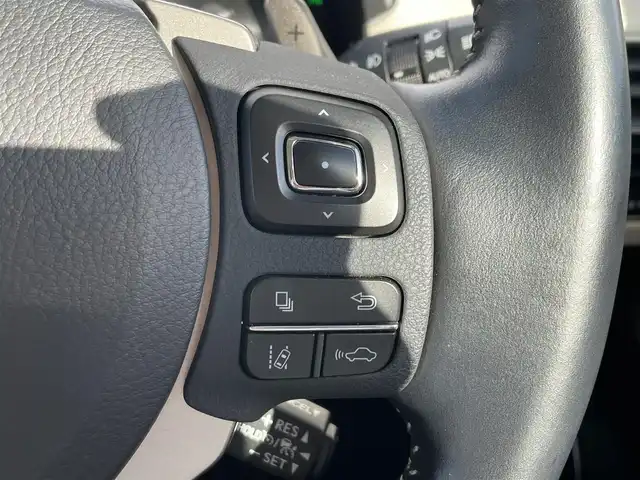 レクサス ＮＸ 300h Iパッケージ 滋賀県 2018(平30)年 3.2万km ソニックチタニウム 純正ナビ/・Bluetooth/・フルセグ/・CD/DVD/パノラミックビューモニター/革巻きステアリング/ステアリングリモコン/パドルシフト/ステアリングヒーター/ETC/レーダークルーズコントロール/ホワイトレザーシート/前席シートヒーター/前席パワーシート/パワーバックドア/オートブレーキホールド/オートリトラミラー/ドアミラーヒーター/オートハイビーム/三眼LEDヘッドライト/フォグライト/レクサスセーフティ/・レーンディパーチャーアラート/・プリクラッシュセーフティ/・クリアランスソナー/スペアキー/スマトキー