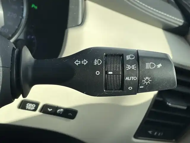 レクサス ＮＸ 300h Iパッケージ 滋賀県 2018(平30)年 3.2万km ソニックチタニウム 純正ナビ/・Bluetooth/・フルセグ/・CD/DVD/パノラミックビューモニター/革巻きステアリング/ステアリングリモコン/パドルシフト/ステアリングヒーター/ETC/レーダークルーズコントロール/ホワイトレザーシート/前席シートヒーター/前席パワーシート/パワーバックドア/オートブレーキホールド/オートリトラミラー/ドアミラーヒーター/オートハイビーム/三眼LEDヘッドライト/フォグライト/レクサスセーフティ/・レーンディパーチャーアラート/・プリクラッシュセーフティ/・クリアランスソナー/スペアキー/スマトキー