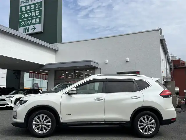日産 エクストレイル ハイブリッド 20Xi 熊本県 2018(平30)年 3.9万km ブリリアントホワイトパール ワンオーナー/ルーフレール/純正SDナビ/【フルセグTV/CD/DVD】/バックカメラ/アラウンドビューモニター/デジタルインナーミラー/プロパイロットシステム/衝突被害軽減システム/レーダークルーズコントロール/ダウンヒルアシストコントロール/車両接近通報装置/コーナーセンサー/合皮シート/ISOFIX/電動リアゲート/純正17インチアルミホイール/オートLEDライト/オートマチックハイビーム/ビルトインETC/横滑り防止装置/盗難防止装置/純正フロアマット/プッシュスタート/スマートキー/スペアキー/取扱説明書/保証書