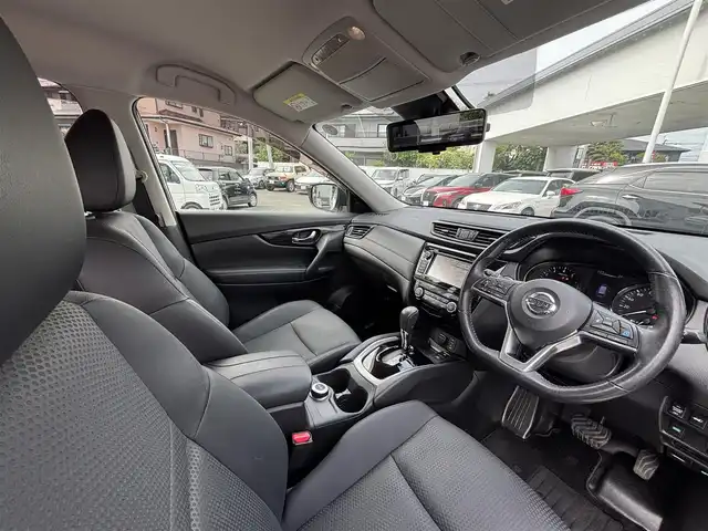 日産 エクストレイル ハイブリッド 20Xi 熊本県 2018(平30)年 3.9万km ブリリアントホワイトパール ワンオーナー/ルーフレール/純正SDナビ/【フルセグTV/CD/DVD】/バックカメラ/アラウンドビューモニター/デジタルインナーミラー/プロパイロットシステム/衝突被害軽減システム/レーダークルーズコントロール/ダウンヒルアシストコントロール/車両接近通報装置/コーナーセンサー/合皮シート/ISOFIX/電動リアゲート/純正17インチアルミホイール/オートLEDライト/オートマチックハイビーム/ビルトインETC/横滑り防止装置/盗難防止装置/純正フロアマット/プッシュスタート/スマートキー/スペアキー/取扱説明書/保証書
