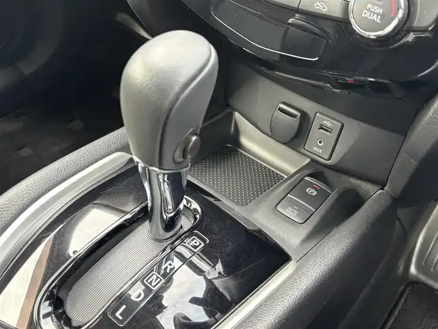日産 エクストレイル ハイブリッド 20Xi 熊本県 2018(平30)年 3.9万km ブリリアントホワイトパール ワンオーナー/ルーフレール/純正SDナビ/【フルセグTV/CD/DVD】/バックカメラ/アラウンドビューモニター/デジタルインナーミラー/プロパイロットシステム/衝突被害軽減システム/レーダークルーズコントロール/ダウンヒルアシストコントロール/車両接近通報装置/コーナーセンサー/合皮シート/ISOFIX/電動リアゲート/純正17インチアルミホイール/オートLEDライト/オートマチックハイビーム/ビルトインETC/横滑り防止装置/盗難防止装置/純正フロアマット/プッシュスタート/スマートキー/スペアキー/取扱説明書/保証書