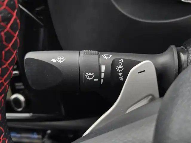トヨタ ハイラックス Z GRスポーツ 鹿児島県 2023(令5)年 2.4万km スーパーホワイトⅡ レーダークルーズコントロール　/ＥＴＣ　/純正メモリーナビ　/アラウンドビューモニター　/Ｂｌｕｅｔｏｏｔｈオーディオ　/Ｄ席パワーシート　/ＥＧＲ製バグガード　/トラクションコントロール　/パワーヒート/レーンディパーチャーアラート/プリクラッシュセーフティシステム/排出ガス浄化スイッチ/GR純正アルミホイール(18インチ)/前後コーナーセンサー/プッシュスタート/スマートキー/横滑り防止装置/レーンキープアシスト/ディーゼルターボ車/エアバッグ(Ｗ＋サイド)