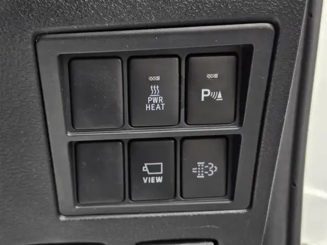 トヨタ ハイラックス Z GRスポーツ 鹿児島県 2023(令5)年 2.4万km スーパーホワイトⅡ レーダークルーズコントロール　/ＥＴＣ　/純正メモリーナビ　/アラウンドビューモニター　/Ｂｌｕｅｔｏｏｔｈオーディオ　/Ｄ席パワーシート　/ＥＧＲ製バグガード　/トラクションコントロール　/パワーヒート/レーンディパーチャーアラート/プリクラッシュセーフティシステム/排出ガス浄化スイッチ/GR純正アルミホイール(18インチ)/前後コーナーセンサー/プッシュスタート/スマートキー/横滑り防止装置/レーンキープアシスト/ディーゼルターボ車/エアバッグ(Ｗ＋サイド)