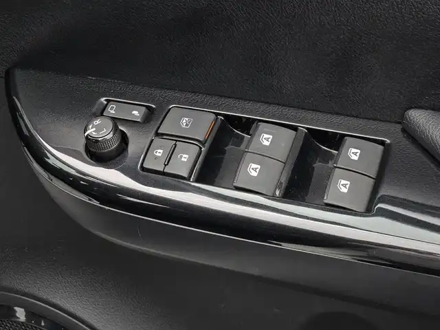 トヨタ ハイラックス Z GRスポーツ 鹿児島県 2023(令5)年 2.4万km スーパーホワイトⅡ レーダークルーズコントロール　/ＥＴＣ　/純正メモリーナビ　/アラウンドビューモニター　/Ｂｌｕｅｔｏｏｔｈオーディオ　/Ｄ席パワーシート　/ＥＧＲ製バグガード　/トラクションコントロール　/パワーヒート/レーンディパーチャーアラート/プリクラッシュセーフティシステム/排出ガス浄化スイッチ/GR純正アルミホイール(18インチ)/前後コーナーセンサー/プッシュスタート/スマートキー/横滑り防止装置/レーンキープアシスト/ディーゼルターボ車/エアバッグ(Ｗ＋サイド)