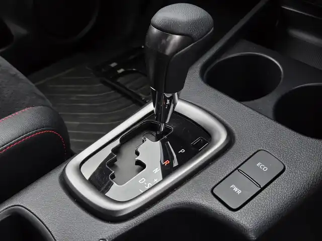 トヨタ ハイラックス Z GRスポーツ 鹿児島県 2023(令5)年 2.4万km スーパーホワイトⅡ レーダークルーズコントロール　/ＥＴＣ　/純正メモリーナビ　/アラウンドビューモニター　/Ｂｌｕｅｔｏｏｔｈオーディオ　/Ｄ席パワーシート　/ＥＧＲ製バグガード　/トラクションコントロール　/パワーヒート/レーンディパーチャーアラート/プリクラッシュセーフティシステム/排出ガス浄化スイッチ/GR純正アルミホイール(18インチ)/前後コーナーセンサー/プッシュスタート/スマートキー/横滑り防止装置/レーンキープアシスト/ディーゼルターボ車/エアバッグ(Ｗ＋サイド)