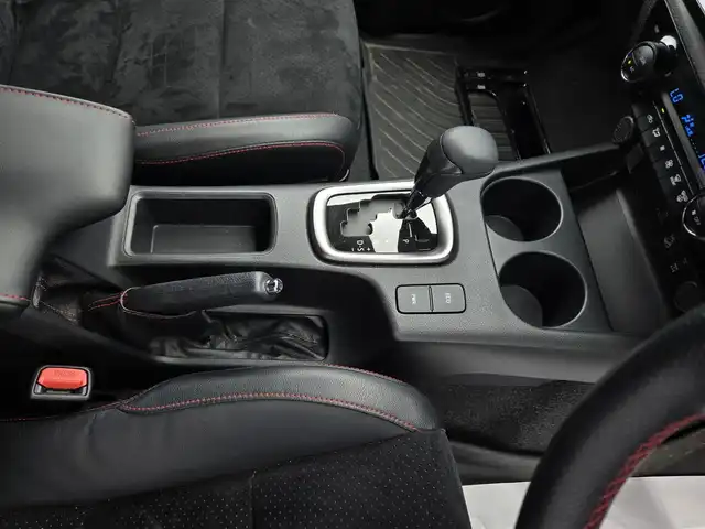 トヨタ ハイラックス Z GRスポーツ 鹿児島県 2023(令5)年 2.4万km スーパーホワイトⅡ レーダークルーズコントロール　/ＥＴＣ　/純正メモリーナビ　/アラウンドビューモニター　/Ｂｌｕｅｔｏｏｔｈオーディオ　/Ｄ席パワーシート　/ＥＧＲ製バグガード　/トラクションコントロール　/パワーヒート/レーンディパーチャーアラート/プリクラッシュセーフティシステム/排出ガス浄化スイッチ/GR純正アルミホイール(18インチ)/前後コーナーセンサー/プッシュスタート/スマートキー/横滑り防止装置/レーンキープアシスト/ディーゼルターボ車/エアバッグ(Ｗ＋サイド)
