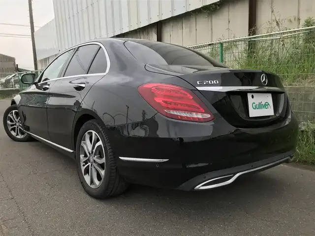 メルセデス・ベンツ Ｃ２００ アバンギャルド 富山県 2015(平27)年 6.6万km オブシディアンブラック 〇COMANDシステム/〇バックカメラ/〇レーダーセーフティパッケージ/〇パークトロニック/〇ヘッドアップディスプレイ/〇シートヒーター（運転席/助手席）/〇パワートランクリッド/〇LEDインテリジェントシステム/〇アダプティブハイビームアシストプラス/〇LEDコーナリングランプ/〇純正17インチAW/〇ブラウン木目調センターパネル/アナログ時計/〇ディンプル加工ナッパ革巻きステアリングホイール/〇無地ファブリック/合皮コンビシート/〇パワーシート（運転席メモリー付/助手席）/〇ETC/〇ドライブレコーダー/〇キーレスゴー