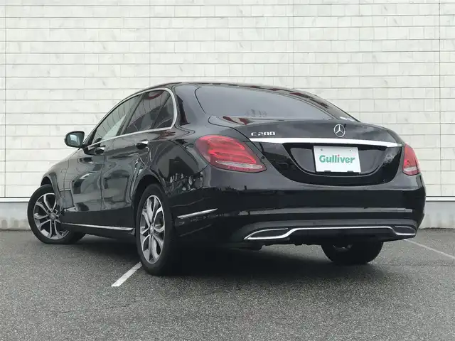 メルセデス・ベンツ Ｃ２００ アバンギャルド 富山県 2015(平27)年 6.6万km オブシディアンブラック 〇COMANDシステム/〇バックカメラ/〇レーダーセーフティパッケージ/〇パークトロニック/〇ヘッドアップディスプレイ/〇シートヒーター（運転席/助手席）/〇パワートランクリッド/〇LEDインテリジェントシステム/〇アダプティブハイビームアシストプラス/〇LEDコーナリングランプ/〇純正17インチAW/〇ブラウン木目調センターパネル/アナログ時計/〇ディンプル加工ナッパ革巻きステアリングホイール/〇無地ファブリック/合皮コンビシート/〇パワーシート（運転席メモリー付/助手席）/〇ETC/〇ドライブレコーダー/〇キーレスゴー