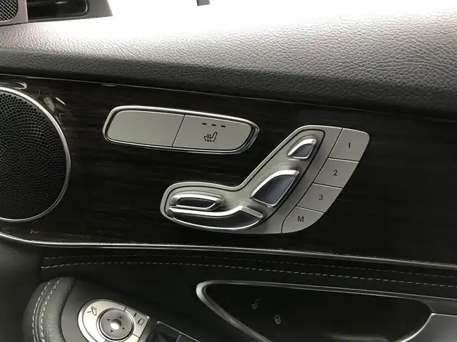 メルセデス・ベンツ Ｃ２００ アバンギャルド 富山県 2015(平27)年 6.6万km オブシディアンブラック 〇COMANDシステム/〇バックカメラ/〇レーダーセーフティパッケージ/〇パークトロニック/〇ヘッドアップディスプレイ/〇シートヒーター（運転席/助手席）/〇パワートランクリッド/〇LEDインテリジェントシステム/〇アダプティブハイビームアシストプラス/〇LEDコーナリングランプ/〇純正17インチAW/〇ブラウン木目調センターパネル/アナログ時計/〇ディンプル加工ナッパ革巻きステアリングホイール/〇無地ファブリック/合皮コンビシート/〇パワーシート（運転席メモリー付/助手席）/〇ETC/〇ドライブレコーダー/〇キーレスゴー