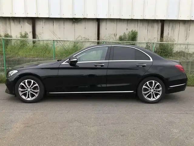 メルセデス・ベンツ Ｃ２００ アバンギャルド 富山県 2015(平27)年 6.6万km オブシディアンブラック 〇COMANDシステム/〇バックカメラ/〇レーダーセーフティパッケージ/〇パークトロニック/〇ヘッドアップディスプレイ/〇シートヒーター（運転席/助手席）/〇パワートランクリッド/〇LEDインテリジェントシステム/〇アダプティブハイビームアシストプラス/〇LEDコーナリングランプ/〇純正17インチAW/〇ブラウン木目調センターパネル/アナログ時計/〇ディンプル加工ナッパ革巻きステアリングホイール/〇無地ファブリック/合皮コンビシート/〇パワーシート（運転席メモリー付/助手席）/〇ETC/〇ドライブレコーダー/〇キーレスゴー