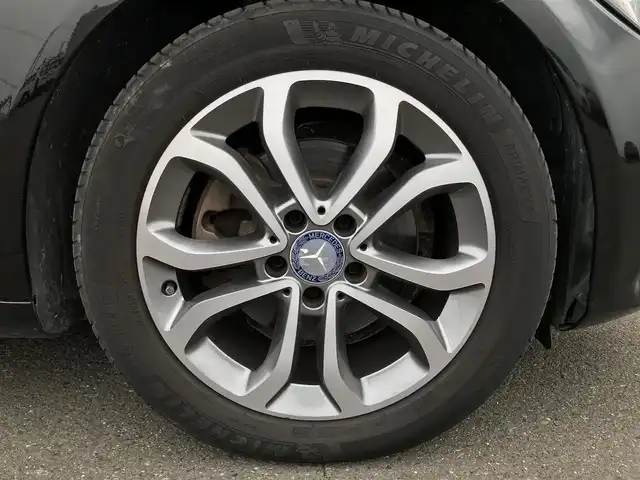 メルセデス・ベンツ Ｃ２００ アバンギャルド 富山県 2015(平27)年 6.6万km オブシディアンブラック 〇COMANDシステム/〇バックカメラ/〇レーダーセーフティパッケージ/〇パークトロニック/〇ヘッドアップディスプレイ/〇シートヒーター（運転席/助手席）/〇パワートランクリッド/〇LEDインテリジェントシステム/〇アダプティブハイビームアシストプラス/〇LEDコーナリングランプ/〇純正17インチAW/〇ブラウン木目調センターパネル/アナログ時計/〇ディンプル加工ナッパ革巻きステアリングホイール/〇無地ファブリック/合皮コンビシート/〇パワーシート（運転席メモリー付/助手席）/〇ETC/〇ドライブレコーダー/〇キーレスゴー