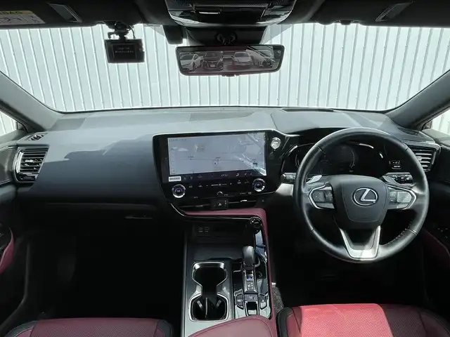 レクサス ＮＸ 350h バージョンL 滋賀県 2022(令4)年 4.2万km ソニッククォーツ 14型ディスプレイオーディオ/・Bluetooth/・フルセグ/・Mira Cast/パノラミックビューモニター/赤レザーシート/マークレビンソン/革巻きステアリング/ステアリングリモコン/パドルシフト/ETC/前後ドライブレコーダー/レーダークルーズコントロール/前席シートベンチレーション/全席シートヒーター/前席パワーシート/ドアミラーヒーター/デジタルインナーミラー/パワーバックドア/オートハイビーム/三眼LEDヘッドライト/フォグライト/オートリトラミラー/プリクラッシュセーフティ/レクサスセーフティ/・レーンディパーチャーアラート/・パーキングソナー/・パーキングサポートブレーキ/・ブラインドスポットモニター/・ロードサインアシスト/スマートキー/プッシュスタート