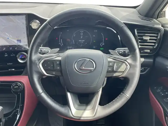レクサス ＮＸ 350h バージョンL 滋賀県 2022(令4)年 4.2万km ソニッククォーツ 14型ディスプレイオーディオ/・Bluetooth/・フルセグ/・Mira Cast/パノラミックビューモニター/赤レザーシート/マークレビンソン/革巻きステアリング/ステアリングリモコン/パドルシフト/ETC/前後ドライブレコーダー/レーダークルーズコントロール/前席シートベンチレーション/全席シートヒーター/前席パワーシート/ドアミラーヒーター/デジタルインナーミラー/パワーバックドア/オートハイビーム/三眼LEDヘッドライト/フォグライト/オートリトラミラー/プリクラッシュセーフティ/レクサスセーフティ/・レーンディパーチャーアラート/・パーキングソナー/・パーキングサポートブレーキ/・ブラインドスポットモニター/・ロードサインアシスト/スマートキー/プッシュスタート