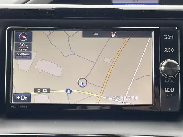 トヨタ ヴォクシー ZS 煌 愛媛県 2018(平30)年 4万km ホワイトパールクリスタルシャイン 純正ナビ（Bluetooth/DVD再生可能/フルセグTV）/SDミュージックサーバー/バックカメラ/ETC/前後ドライブレコーダー/純正フロアマット/ウォークスルー/純正ドアバイザー/純正アルミホイール/両側パワースライドドア/ABS/LEDヘッドライト/レーンキープアシスト/オートマチックハイビーム/衝突被害軽減システム/横滑り防止装置