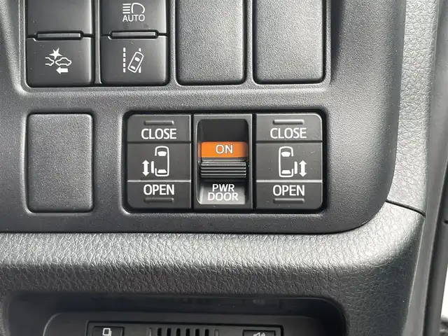 トヨタ ヴォクシー ZS 煌 愛媛県 2018(平30)年 4万km ホワイトパールクリスタルシャイン 純正ナビ（Bluetooth/DVD再生可能/フルセグTV）/SDミュージックサーバー/バックカメラ/ETC/前後ドライブレコーダー/純正フロアマット/ウォークスルー/純正ドアバイザー/純正アルミホイール/両側パワースライドドア/ABS/LEDヘッドライト/レーンキープアシスト/オートマチックハイビーム/衝突被害軽減システム/横滑り防止装置