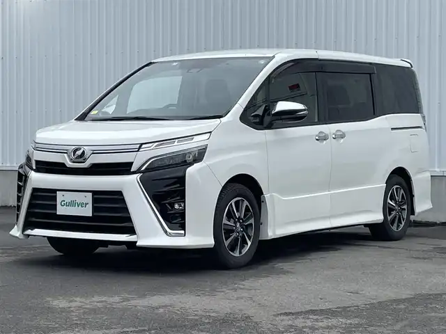 トヨタ ヴォクシー ZS 煌 愛媛県 2018(平30)年 4万km ホワイトパールクリスタルシャイン 純正ナビ（Bluetooth/DVD再生可能/フルセグTV）/SDミュージックサーバー/バックカメラ/ETC/前後ドライブレコーダー/純正フロアマット/ウォークスルー/純正ドアバイザー/純正アルミホイール/両側パワースライドドア/ABS/LEDヘッドライト/レーンキープアシスト/オートマチックハイビーム/衝突被害軽減システム/横滑り防止装置