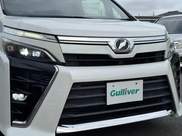 トヨタ ヴォクシー ZS 煌 千葉県 2018(平30)年 4万km ホワイトパールクリスタルシャイン トヨタセーフティセンス/衝突軽減ブレーキ/レーンキープアシスト/オートハイビーム/純正SDナビ/フルセグTV/Bluetooth/バックカメラ/両側電動スライドドア/前後ドライブレコーダー/純正16インチAW/後席サンシェイド/LEDライト/ETC