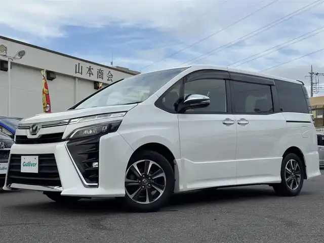 トヨタ ヴォクシー ZS 煌 千葉県 2018(平30)年 4万km ホワイトパールクリスタルシャイン トヨタセーフティセンス/衝突軽減ブレーキ/レーンキープアシスト/オートハイビーム/純正SDナビ/フルセグTV/Bluetooth/バックカメラ/両側電動スライドドア/前後ドライブレコーダー/純正16インチAW/後席サンシェイド/LEDライト/ETC