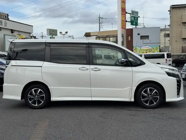 トヨタ ヴォクシー ZS 煌 千葉県 2018(平30)年 4万km ホワイトパールクリスタルシャイン トヨタセーフティセンス/衝突軽減ブレーキ/レーンキープアシスト/オートハイビーム/純正SDナビ/フルセグTV/Bluetooth/バックカメラ/両側電動スライドドア/前後ドライブレコーダー/純正16インチAW/後席サンシェイド/LEDライト/ETC