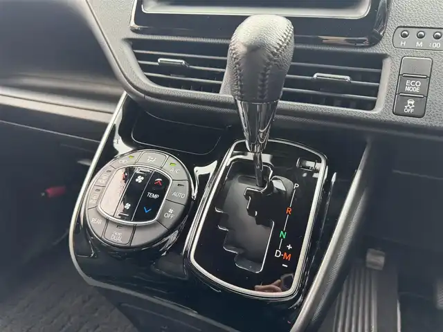 トヨタ ヴォクシー ZS 煌 千葉県 2018(平30)年 4万km ホワイトパールクリスタルシャイン トヨタセーフティセンス/衝突軽減ブレーキ/レーンキープアシスト/オートハイビーム/純正SDナビ/フルセグTV/Bluetooth/バックカメラ/両側電動スライドドア/前後ドライブレコーダー/純正16インチAW/後席サンシェイド/LEDライト/ETC
