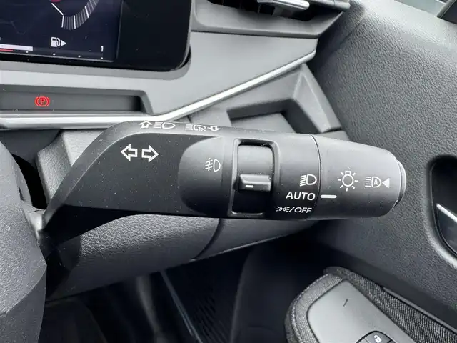日産 オーラ G レザーエディション 愛媛県 2022(令4)年 1.9万km ガーネットレッド/スーパーブラック 2トーン 純正ナビ（フルセグTV/Bluetooth/AM/FM)/アラウンドビューモニター/ETC2.0/クルーズコントロール/AAC/ドライブレコーダー/コーナーセンサー/横滑り防止装置/レーンキープアシスト/オートライト/オートマチックハイビーム