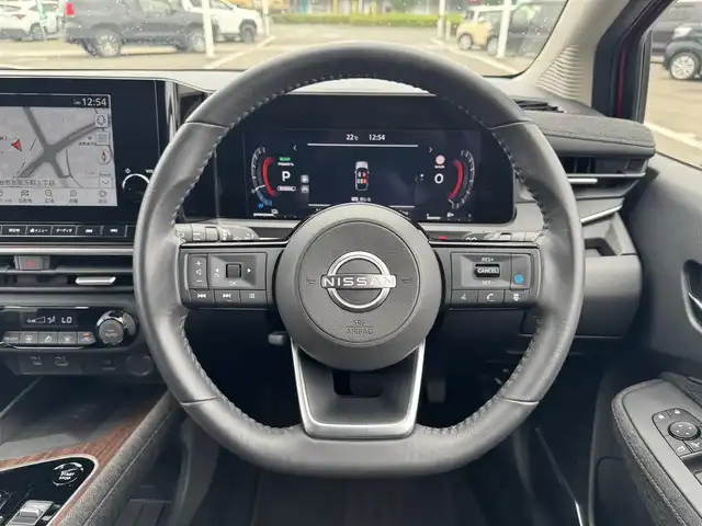 日産 オーラ G レザーエディション 愛媛県 2022(令4)年 1.9万km ガーネットレッド/スーパーブラック 2トーン 純正ナビ（フルセグTV/Bluetooth/AM/FM)/アラウンドビューモニター/ETC2.0/クルーズコントロール/AAC/ドライブレコーダー/コーナーセンサー/横滑り防止装置/レーンキープアシスト/オートライト/オートマチックハイビーム