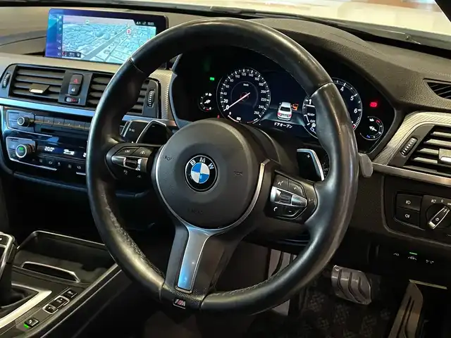 ＢＭＷ ３２０ｉ xDriveMスポーツEDシャドー 道央・札幌 2018(平30)年 4.5万km アルピンホワイトⅢ 限定車/　・ブラックキドニーグリル/　・ダーク色LEDヘッドライト/　・ダーク色LEDテールライト/　・専用19インチMライトアロイホイール/　・マルチディスプレイメーターパネル/　・ダコタレザーシート/　・専用ステンレスペダル/純正HDDナビ/社外フルセグTV/CD/DVD/USB/Bluetooth/バックカメラ/PDC/LEDヘッドライト/シートヒーター/電動フロントシート