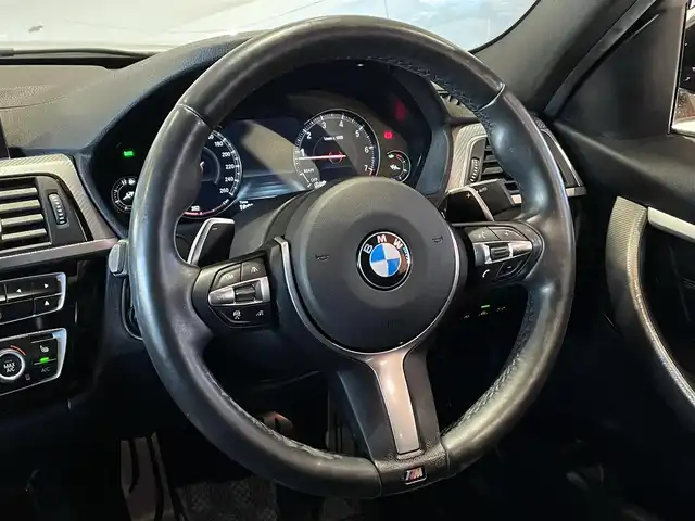 ＢＭＷ ３２０ｉ xDriveMスポーツEDシャドー 道央・札幌 2018(平30)年 4.5万km アルピンホワイトⅢ 限定車/　・ブラックキドニーグリル/　・ダーク色LEDヘッドライト/　・ダーク色LEDテールライト/　・専用19インチMライトアロイホイール/　・マルチディスプレイメーターパネル/　・ダコタレザーシート/　・専用ステンレスペダル/純正HDDナビ/社外フルセグTV/CD/DVD/USB/Bluetooth/バックカメラ/PDC/LEDヘッドライト/シートヒーター/電動フロントシート