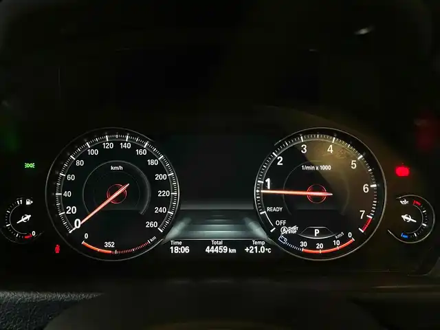 ＢＭＷ ３２０ｉ xDriveMスポーツEDシャドー 道央・札幌 2018(平30)年 4.5万km アルピンホワイトⅢ 限定車/　・ブラックキドニーグリル/　・ダーク色LEDヘッドライト/　・ダーク色LEDテールライト/　・専用19インチMライトアロイホイール/　・マルチディスプレイメーターパネル/　・ダコタレザーシート/　・専用ステンレスペダル/純正HDDナビ/社外フルセグTV/CD/DVD/USB/Bluetooth/バックカメラ/PDC/LEDヘッドライト/シートヒーター/電動フロントシート