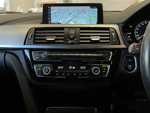 ＢＭＷ ３２０ｉ xDriveMスポーツEDシャドー 道央・札幌 2018(平30)年 4.5万km アルピンホワイトⅢ 限定車/　・ブラックキドニーグリル/　・ダーク色LEDヘッドライト/　・ダーク色LEDテールライト/　・専用19インチMライトアロイホイール/　・マルチディスプレイメーターパネル/　・ダコタレザーシート/　・専用ステンレスペダル/純正HDDナビ/社外フルセグTV/CD/DVD/USB/Bluetooth/バックカメラ/PDC/LEDヘッドライト/シートヒーター/電動フロントシート