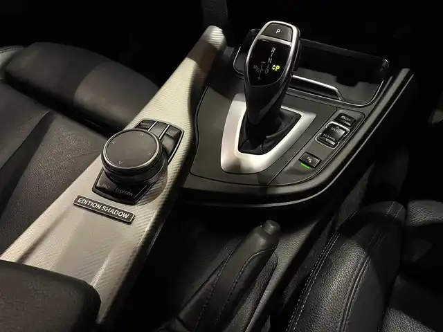 ＢＭＷ ３２０ｉ xDriveMスポーツEDシャドー 道央・札幌 2018(平30)年 4.5万km アルピンホワイトⅢ 限定車/　・ブラックキドニーグリル/　・ダーク色LEDヘッドライト/　・ダーク色LEDテールライト/　・専用19インチMライトアロイホイール/　・マルチディスプレイメーターパネル/　・ダコタレザーシート/　・専用ステンレスペダル/純正HDDナビ/社外フルセグTV/CD/DVD/USB/Bluetooth/バックカメラ/PDC/LEDヘッドライト/シートヒーター/電動フロントシート