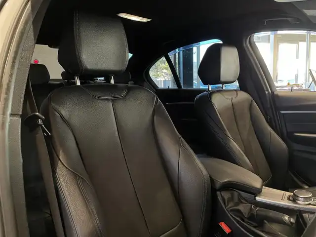 ＢＭＷ ３２０ｉ xDriveMスポーツEDシャドー 道央・札幌 2018(平30)年 4.5万km アルピンホワイトⅢ 限定車/　・ブラックキドニーグリル/　・ダーク色LEDヘッドライト/　・ダーク色LEDテールライト/　・専用19インチMライトアロイホイール/　・マルチディスプレイメーターパネル/　・ダコタレザーシート/　・専用ステンレスペダル/純正HDDナビ/社外フルセグTV/CD/DVD/USB/Bluetooth/バックカメラ/PDC/LEDヘッドライト/シートヒーター/電動フロントシート