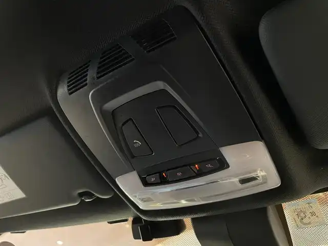 ＢＭＷ ３２０ｉ xDriveMスポーツEDシャドー 道央・札幌 2018(平30)年 4.5万km アルピンホワイトⅢ 限定車/　・ブラックキドニーグリル/　・ダーク色LEDヘッドライト/　・ダーク色LEDテールライト/　・専用19インチMライトアロイホイール/　・マルチディスプレイメーターパネル/　・ダコタレザーシート/　・専用ステンレスペダル/純正HDDナビ/社外フルセグTV/CD/DVD/USB/Bluetooth/バックカメラ/PDC/LEDヘッドライト/シートヒーター/電動フロントシート