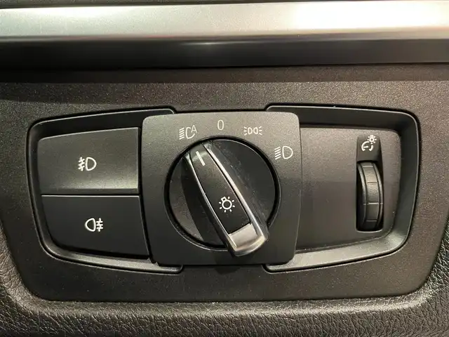ＢＭＷ ３２０ｉ xDriveMスポーツEDシャドー 道央・札幌 2018(平30)年 4.5万km アルピンホワイトⅢ 限定車/　・ブラックキドニーグリル/　・ダーク色LEDヘッドライト/　・ダーク色LEDテールライト/　・専用19インチMライトアロイホイール/　・マルチディスプレイメーターパネル/　・ダコタレザーシート/　・専用ステンレスペダル/純正HDDナビ/社外フルセグTV/CD/DVD/USB/Bluetooth/バックカメラ/PDC/LEDヘッドライト/シートヒーター/電動フロントシート