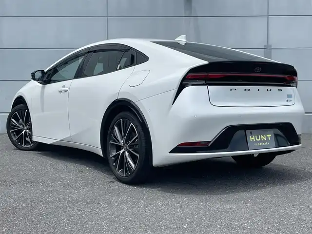 トヨタ プリウス Z 千葉県 2023(令5)年 3.3万km プラチナホワイトパールマイカ ワンオーナー/12.3インチ純正ディスプレイオーディオプラス/フルセグTV/Bluetooth/アラウンドビューモニター/ビルトインETC/ステアリングスイッチ/ハンドルヒーター/クルーズコントロール/D席パワーシート/D席+N席シートヒーター/D席+N席エアーシート/オートライト/オートハイビーム/USBソケット/コーナーセンサー/プリクラッシュセーフティ/レーンアシストキープ/パワーバックドア